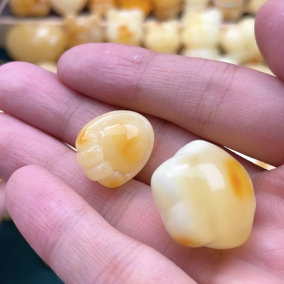 好***散未镶嵌琥珀裸石蜜蜡