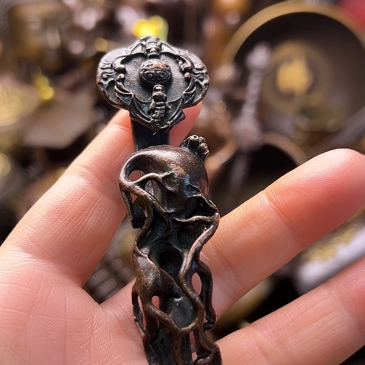 铜22345566778888777