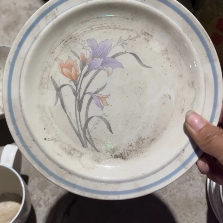 泡***吖老货盘子碗啥都有