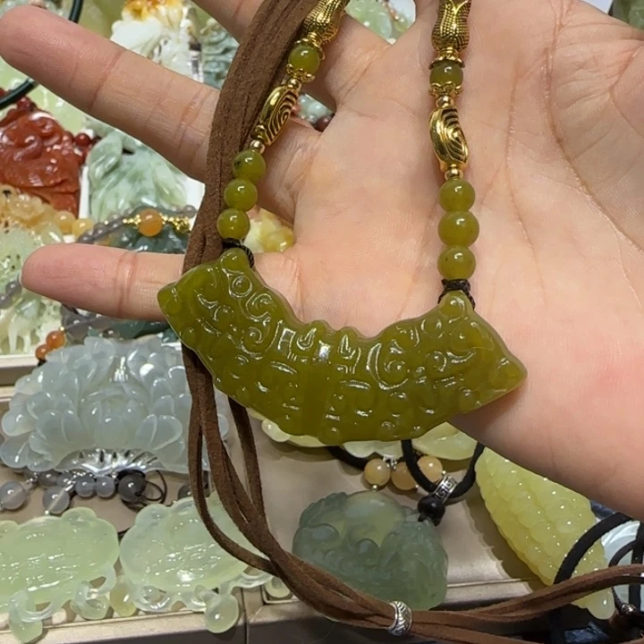 蛇纹石玉吊坠未镶嵌