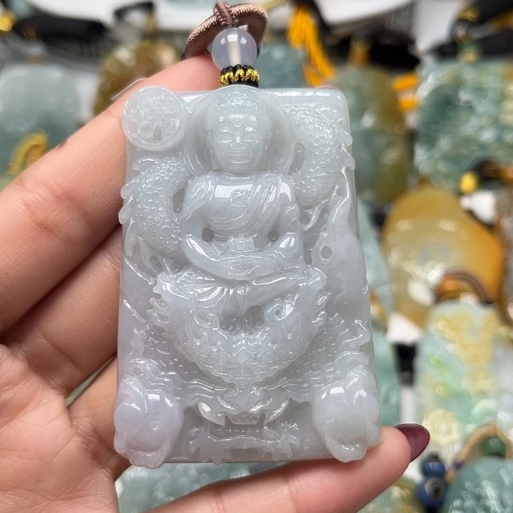 翡翠未镶嵌颈饰大日如来