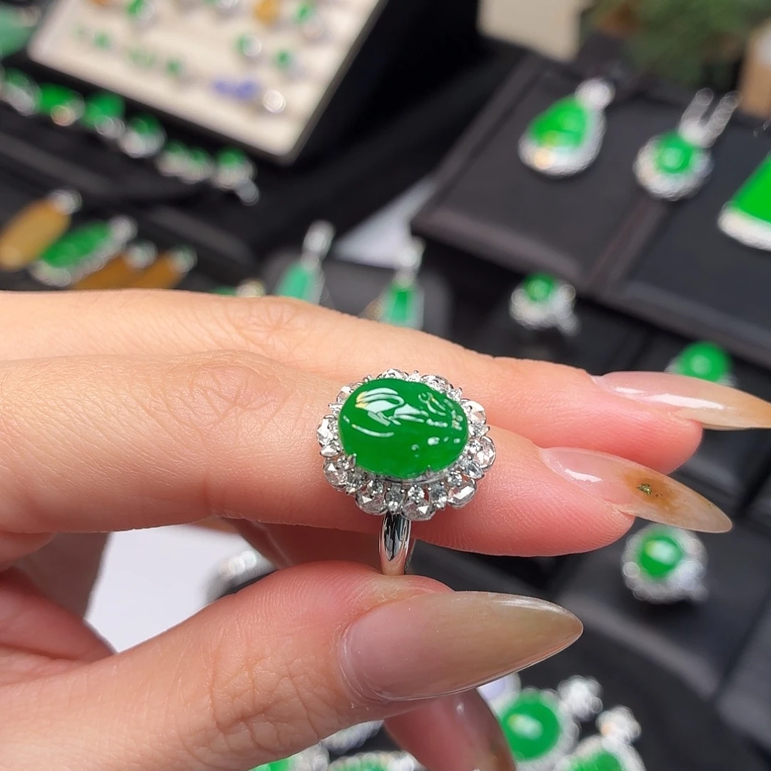 翡翠18K金镶嵌戒指017貔貅