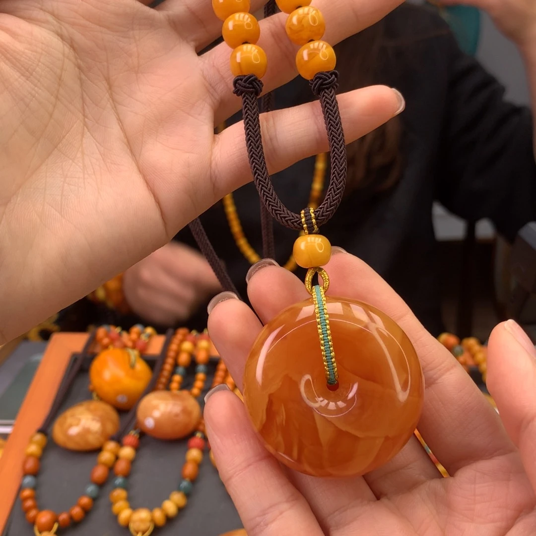 蜜蜡颈饰未镶嵌平安扣