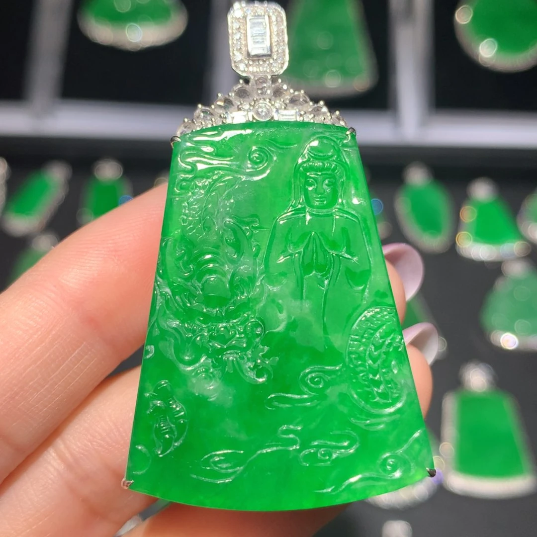 翡翠颈饰18K金镶嵌翡翠