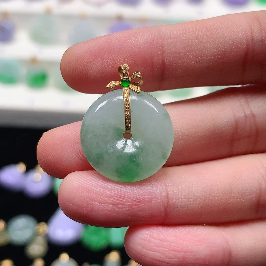 颈饰18K金镶嵌翡翠翡翠吊坠