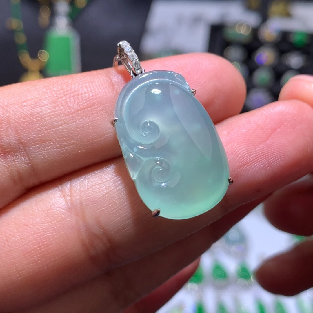 翡翠18K金镶嵌吊坠(赠链)