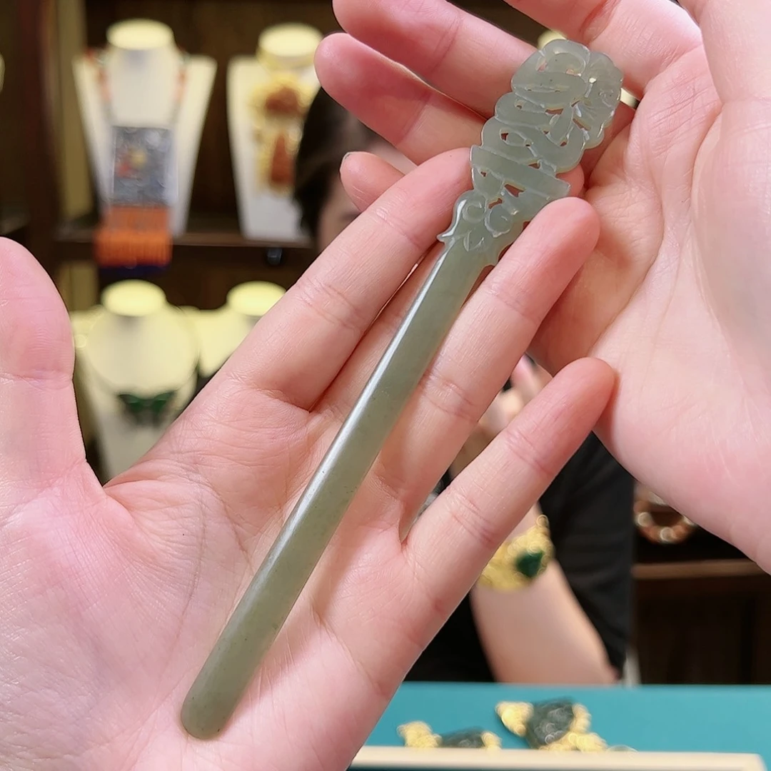 翡翠耳饰未镶嵌路****⺀，