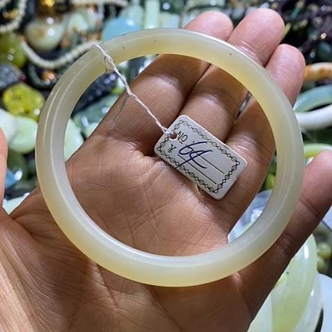 岫玉手镯未镶嵌64口径