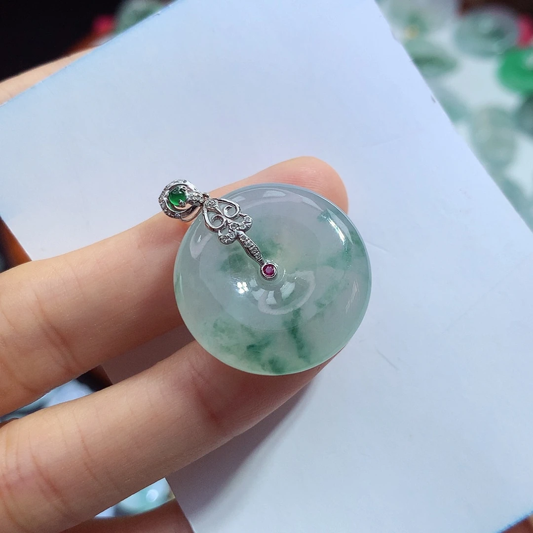 翡翠未镶嵌颈饰D****.平安扣