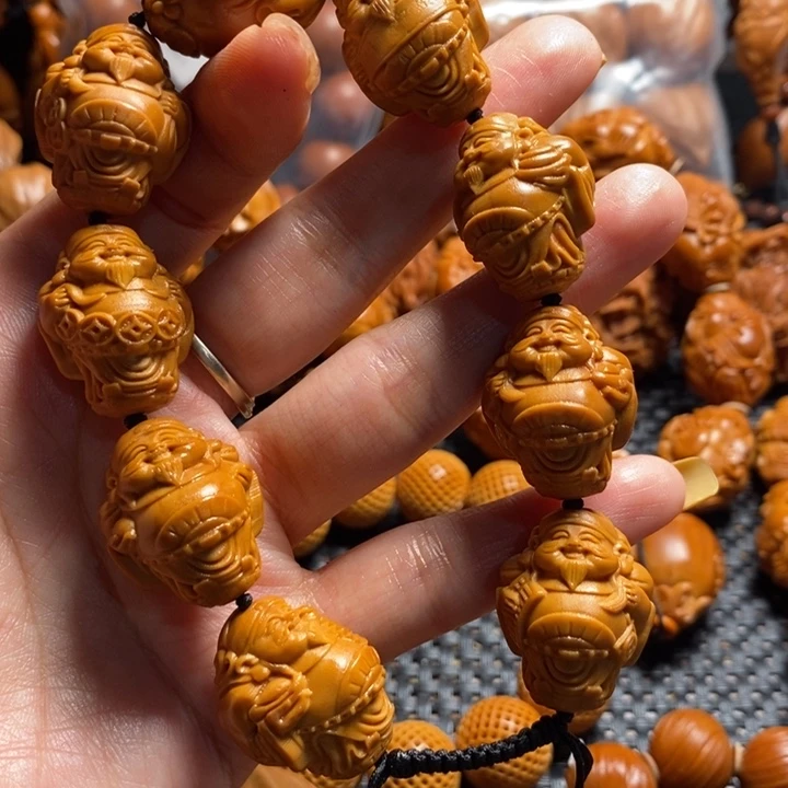 橄榄核吊坠腰缠万贯大财神