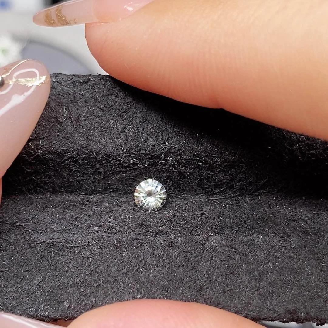 蓝宝石裸石未镶嵌3.3.15号0.30ct正圆白色蓝宝火彩好