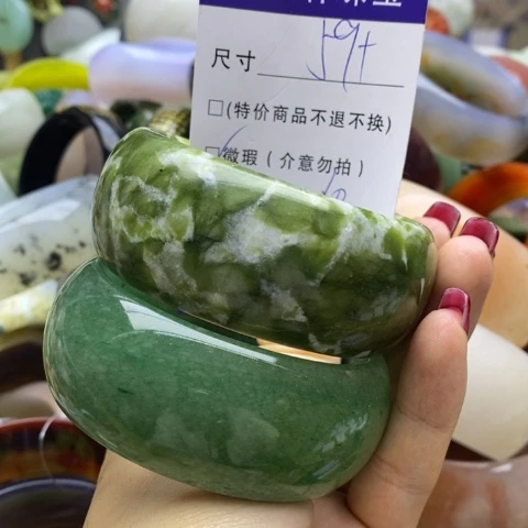 蛇纹石玉手镯未镶嵌