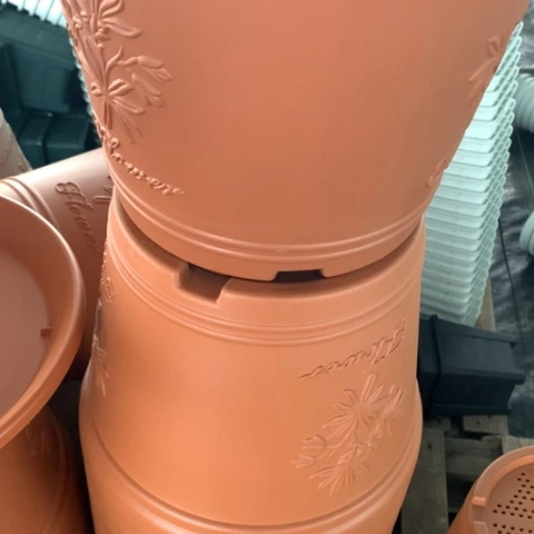 红陶小****?2个大号红色带托
