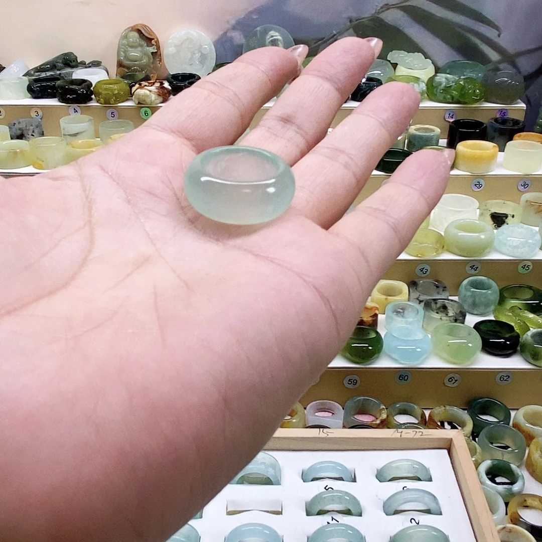 岫玉戒指未镶嵌小****?