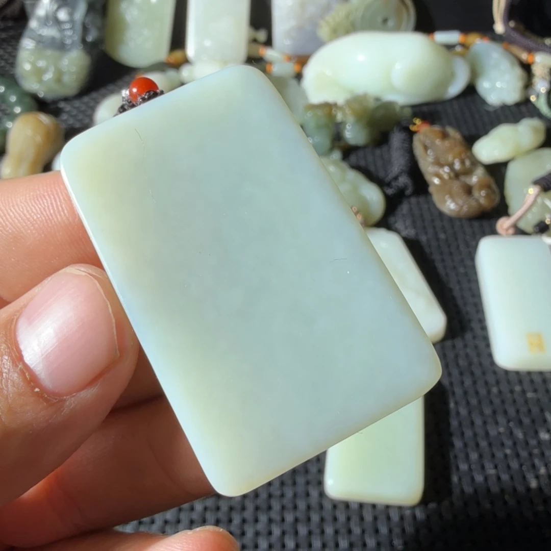 分***乐和田玉未镶嵌颈饰