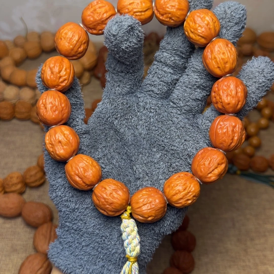 文玩核桃吊坠玉化皮富甲手持20