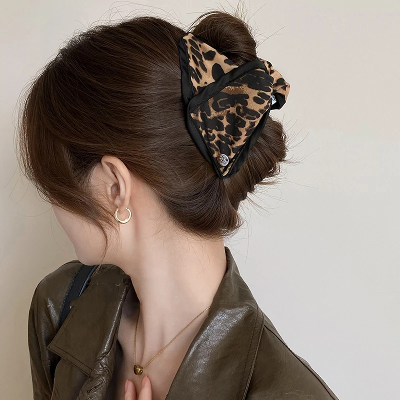 小众设计气质高级感豹纹三角发夹女秋冬后脑勺盘发抓夹时尚鲨鱼夹