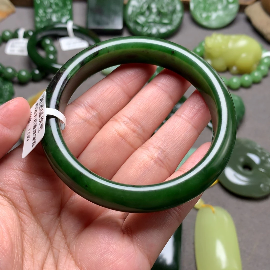 和田玉未镶嵌手镯