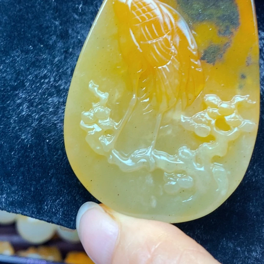 颈饰未镶嵌石英岩玉