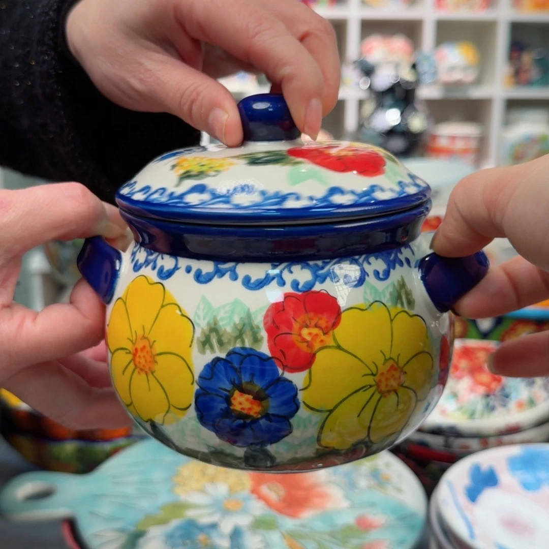 瓷片嫣红双耳炖盅一只