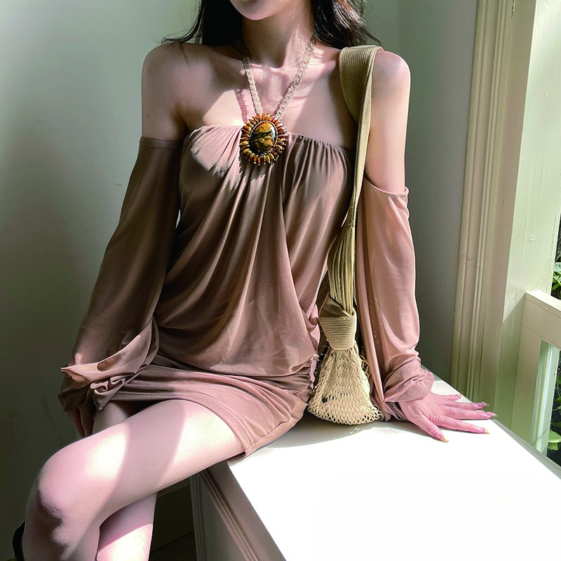 纯欲风古早感冷艳御姐挂脖抹胸连衣裙2025夏季新款修身包臀短裙