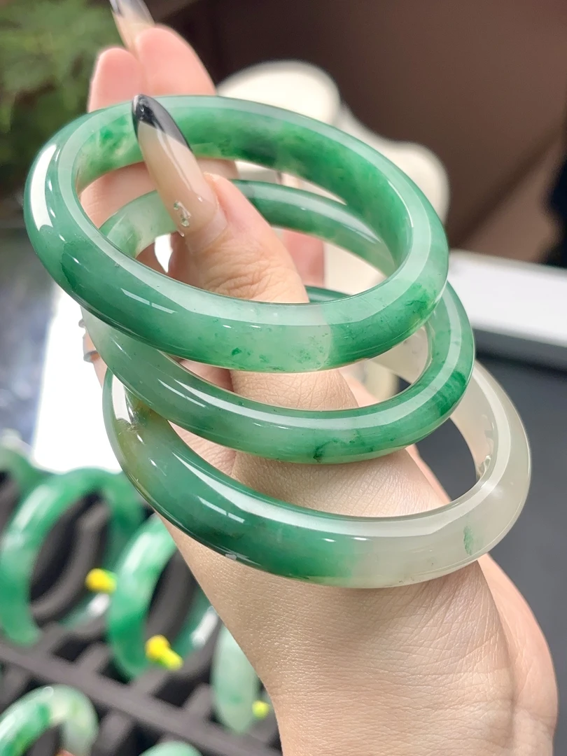 天然非洲翠高级感飘花手镯多样性发单件