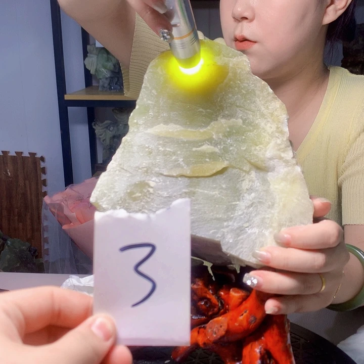 未镶嵌蛇纹石玉1岫玉