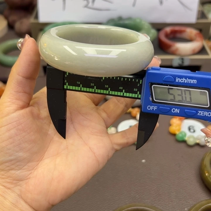 未镶嵌手镯石英岩玉