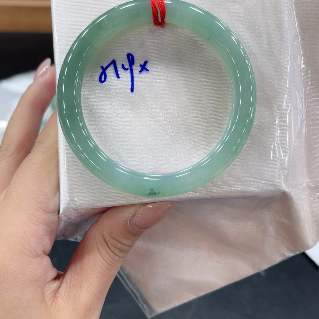 未镶嵌手镯翡翠翡翠
