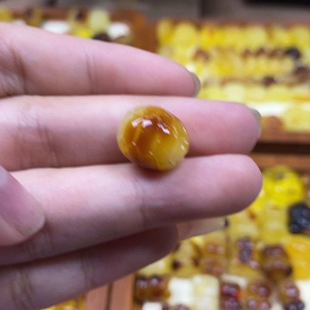 琥珀未镶嵌珠宝奇石