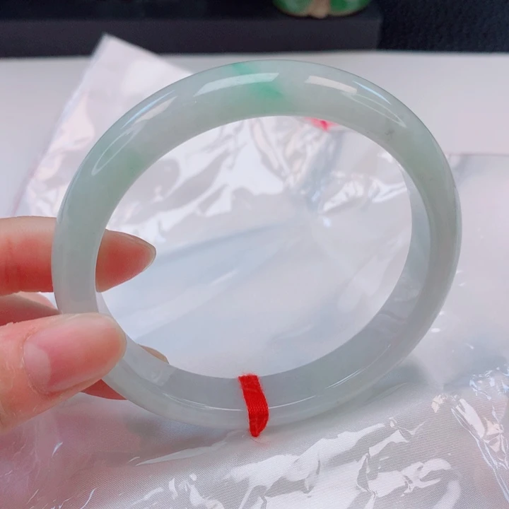 ****️翡翠手镯未镶嵌60圈