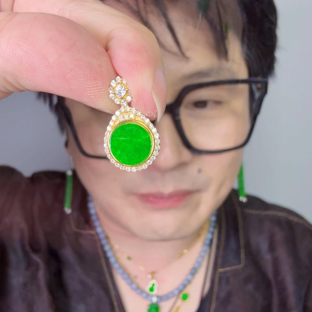 颈饰未镶嵌翡翠一件