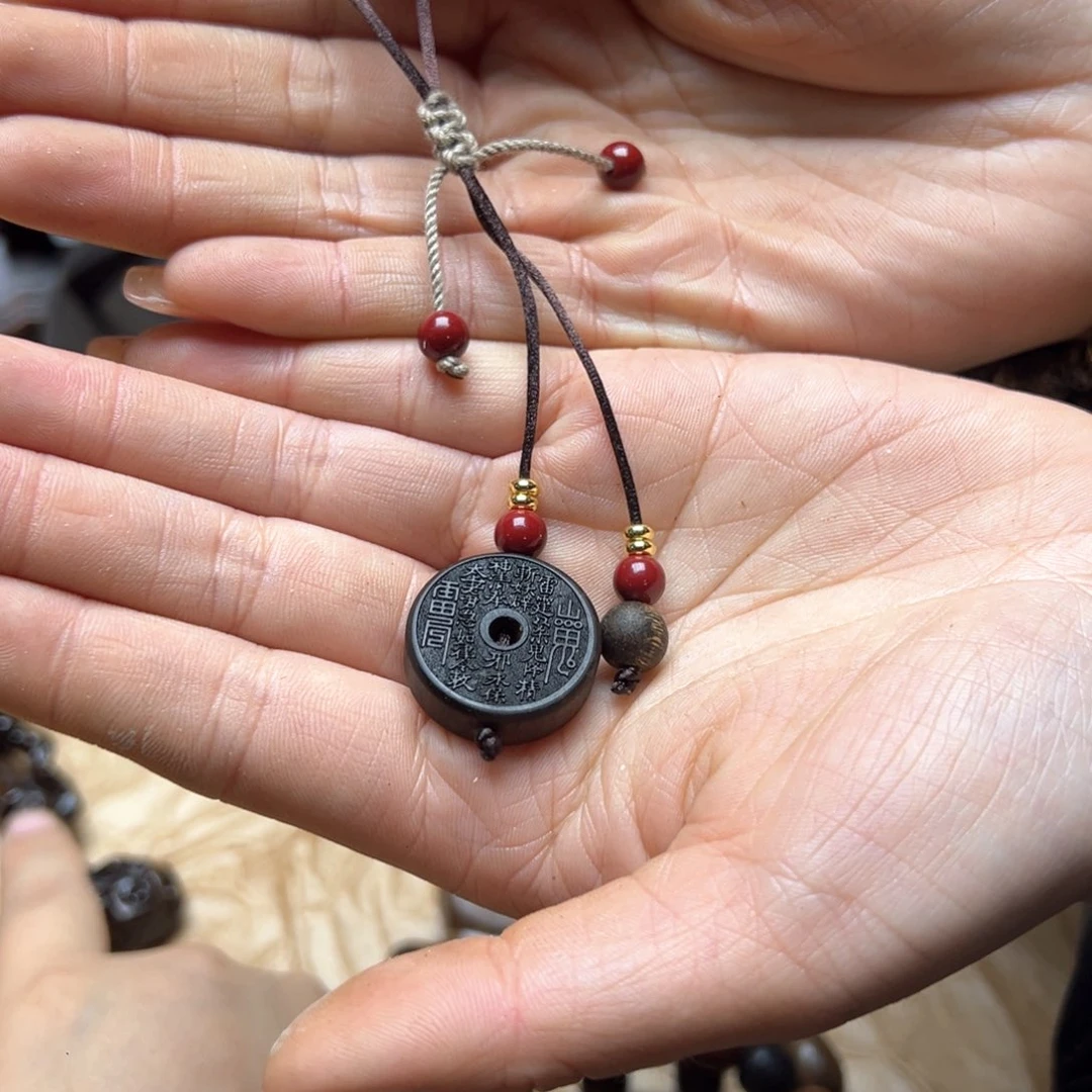 大叶紫檀（黑酸枝木类）