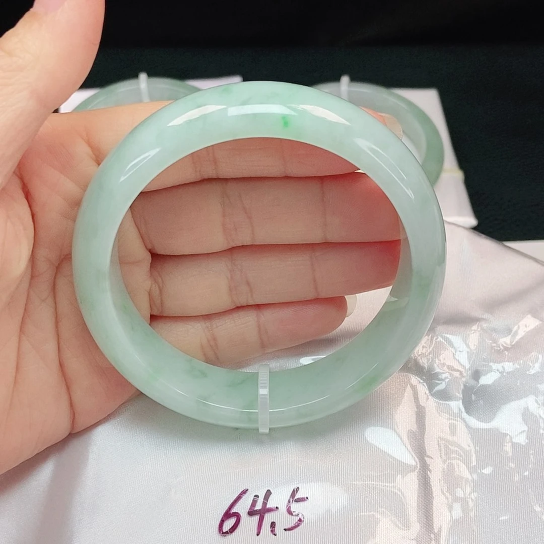 翡翠手镯未镶嵌正圈