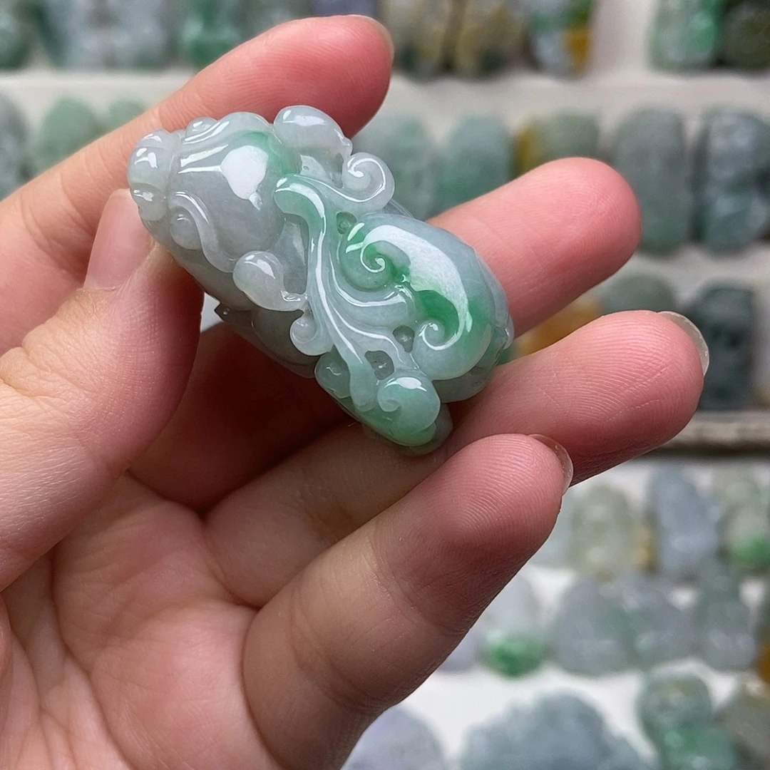 翡翠未镶嵌吊坠(赠链)