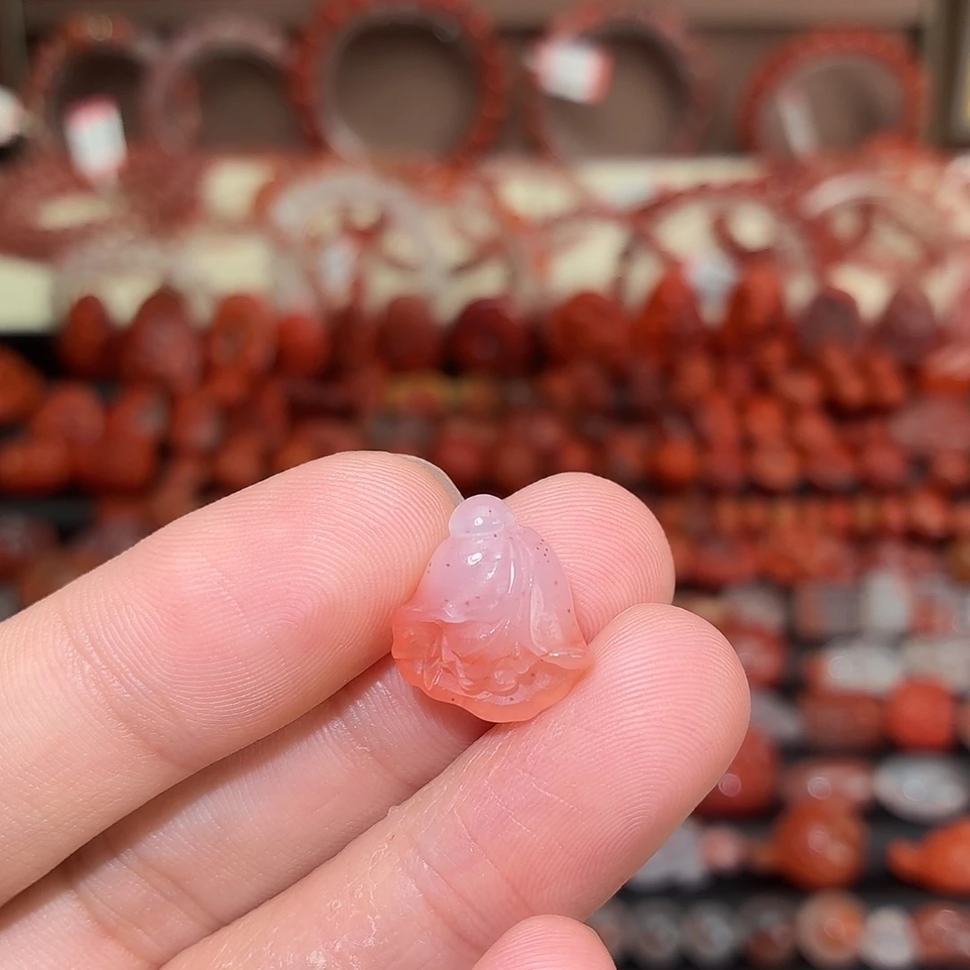南红玛瑙未镶嵌颈饰玉兰花1