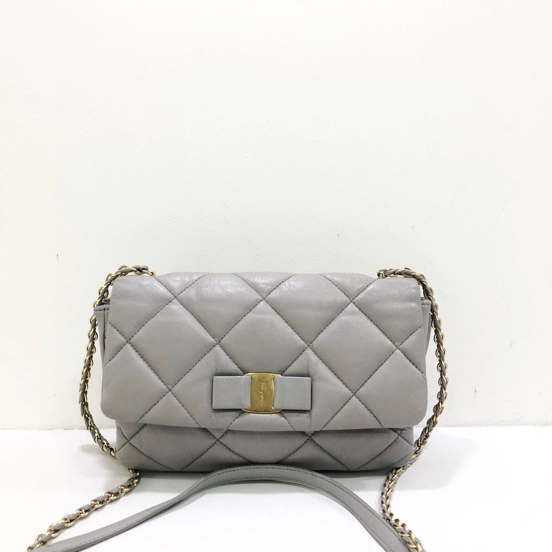 95新 FERRAGAMO/菲拉格慕 全皮灰色泡芙菱格纹单肩斜挎包