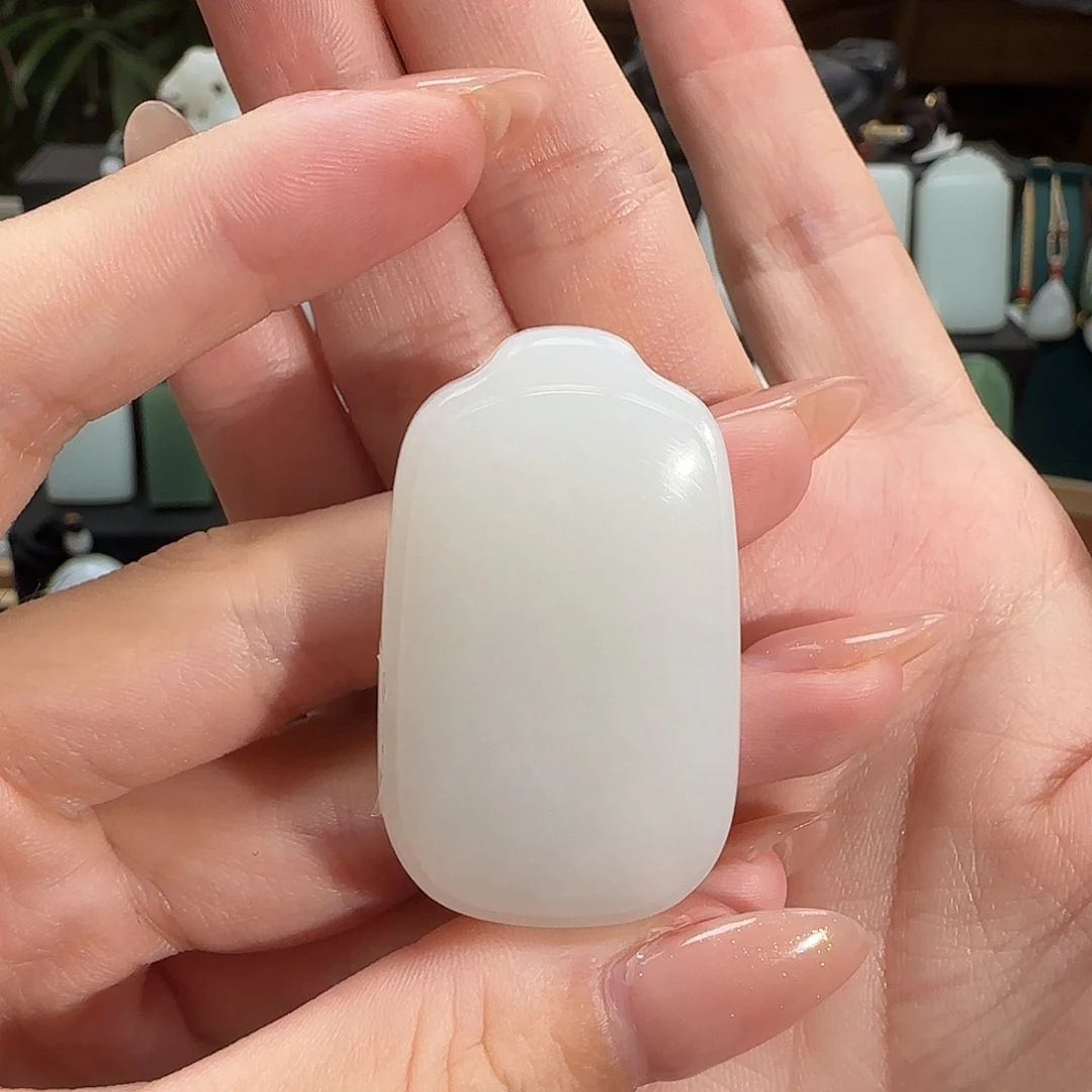 颈饰未镶嵌和田玉?***。