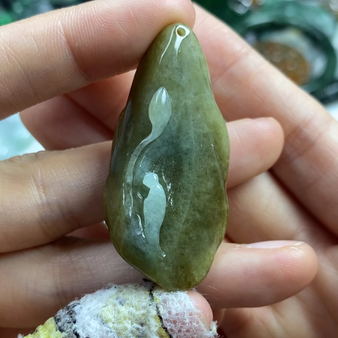 翡翠颈饰未镶嵌吊坠