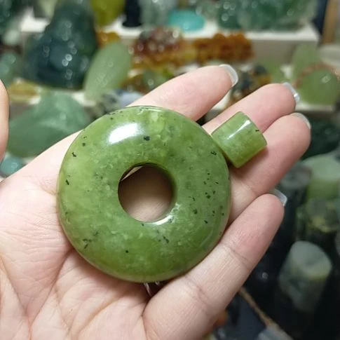 岫玉未镶嵌岫玉挂坠