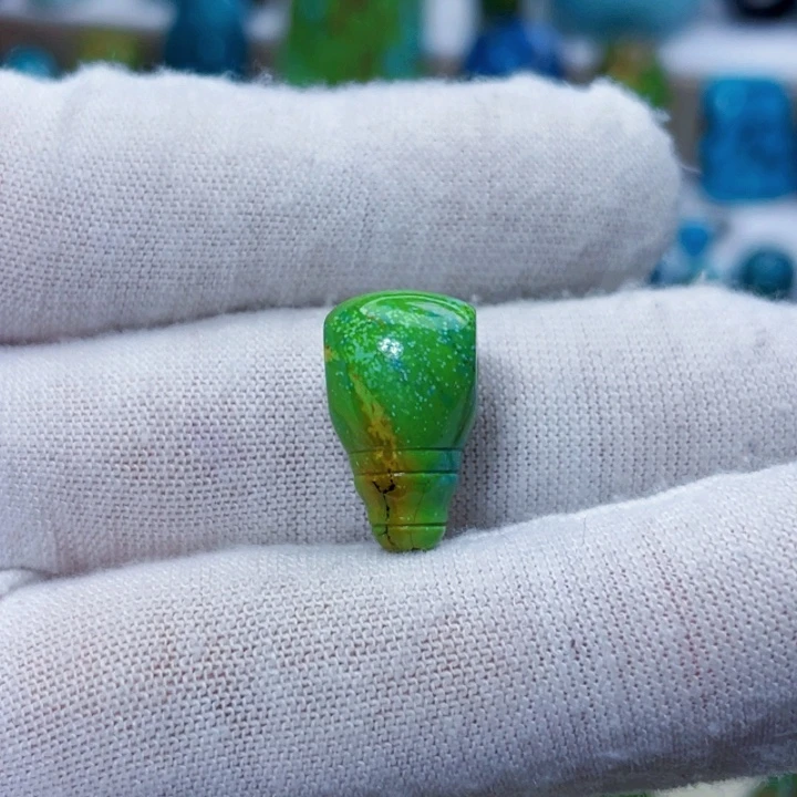 绿松石未镶嵌饰品