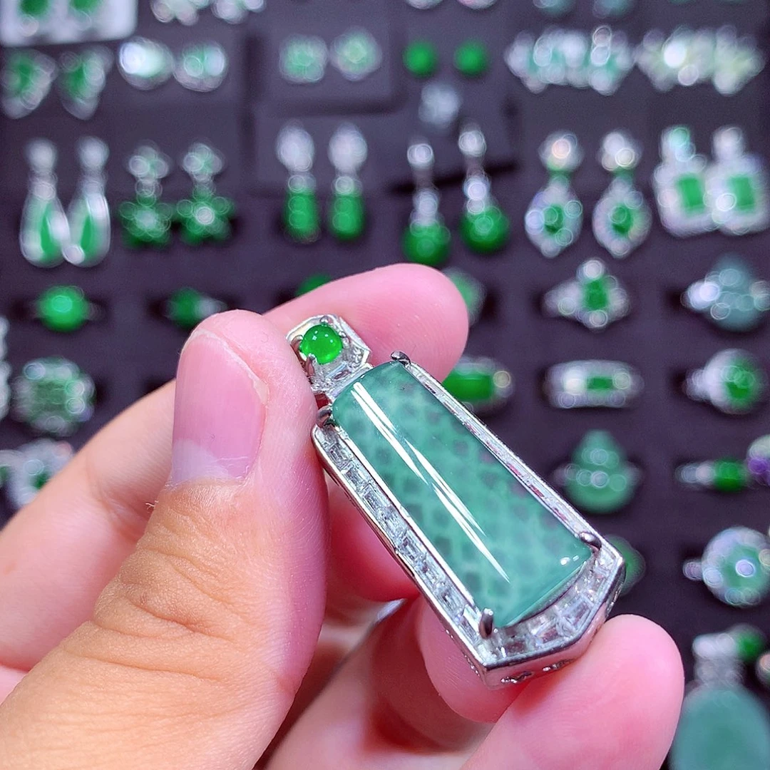 颈饰未镶嵌翡翠天然