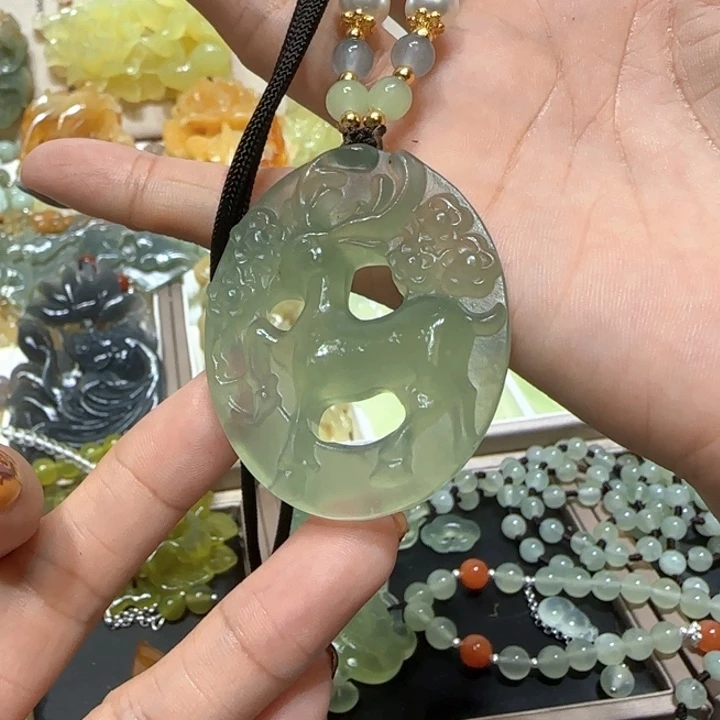 未镶嵌蛇纹石玉吊坠