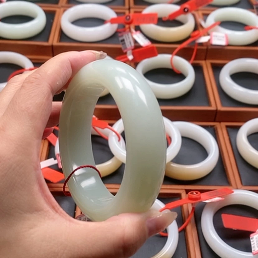 【闪购商品】未镶嵌手镯和田玉