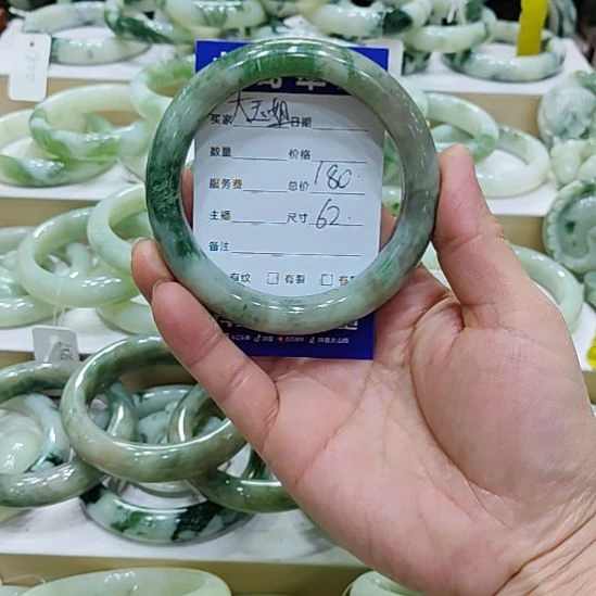 大***姐透闪石-蛇纹石玉未镶嵌手镯