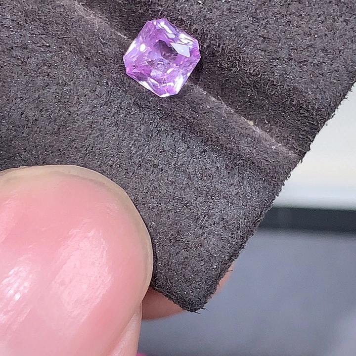 定制蓝宝石未镶嵌裸石