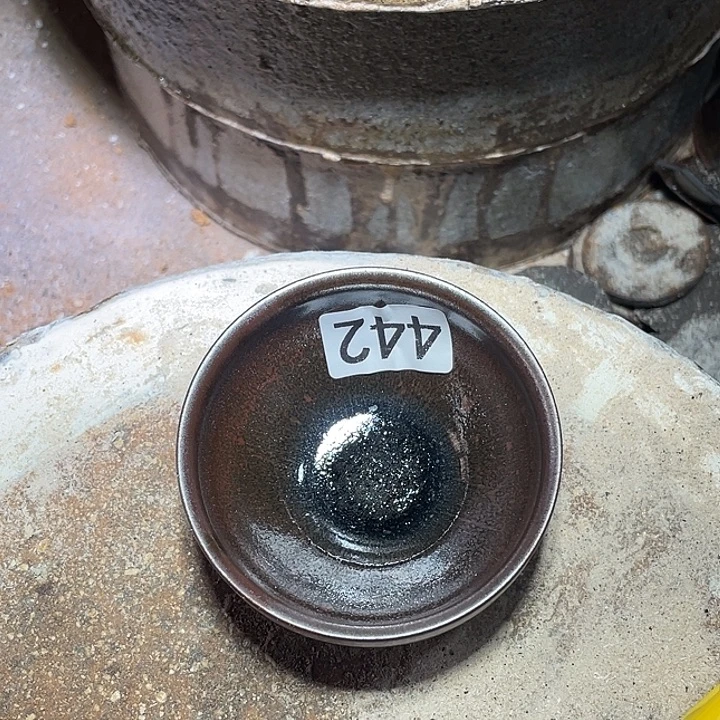 摆件提出建议在这里继续等待