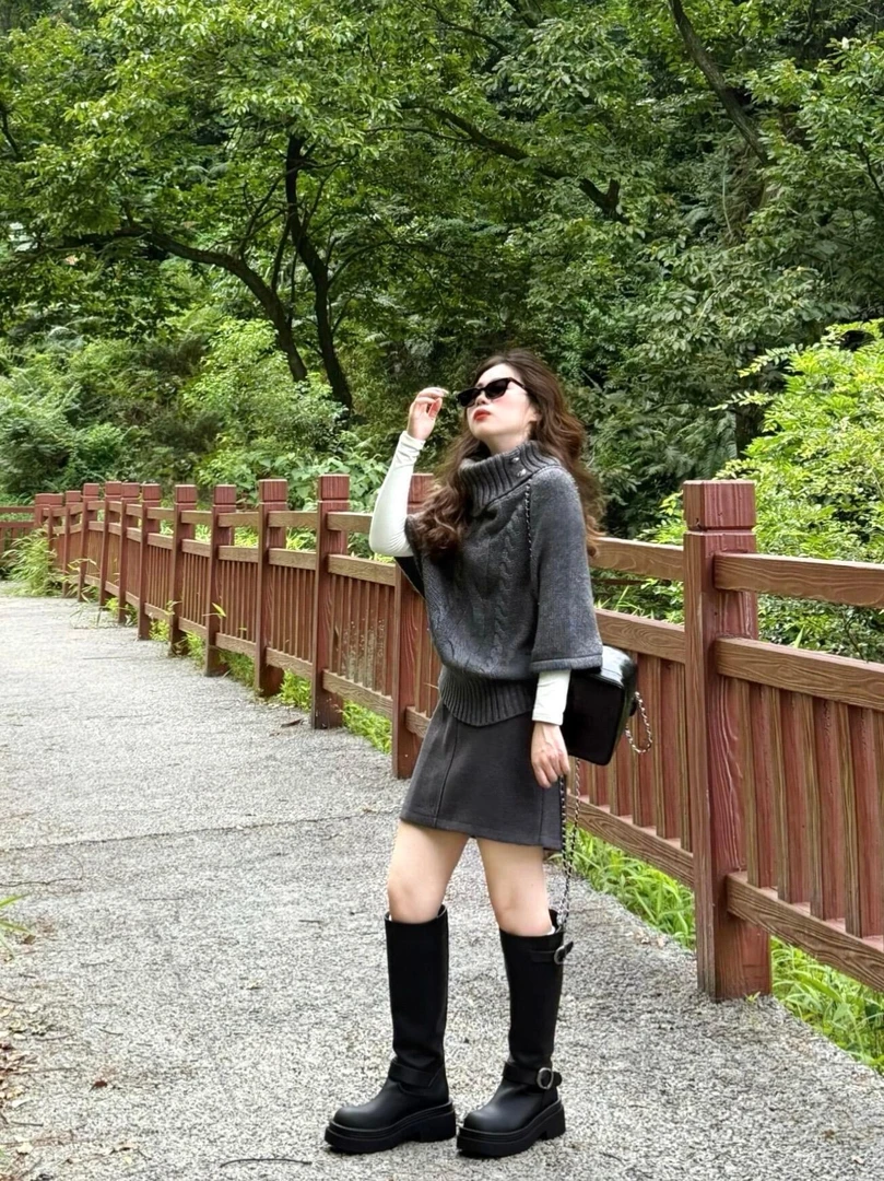 【暮光舞会】高级感气质深灰色针织上衣设计感黑色半裙白色打底衫