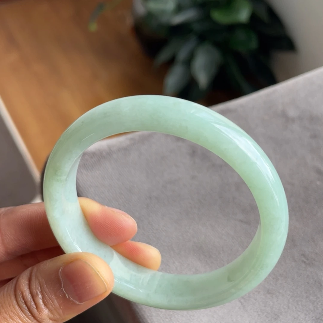 翡翠未镶嵌手镯绿底贵妃