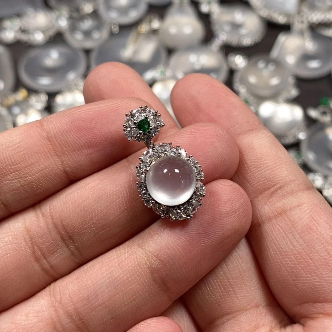 石英质玉合金颈饰蛋面